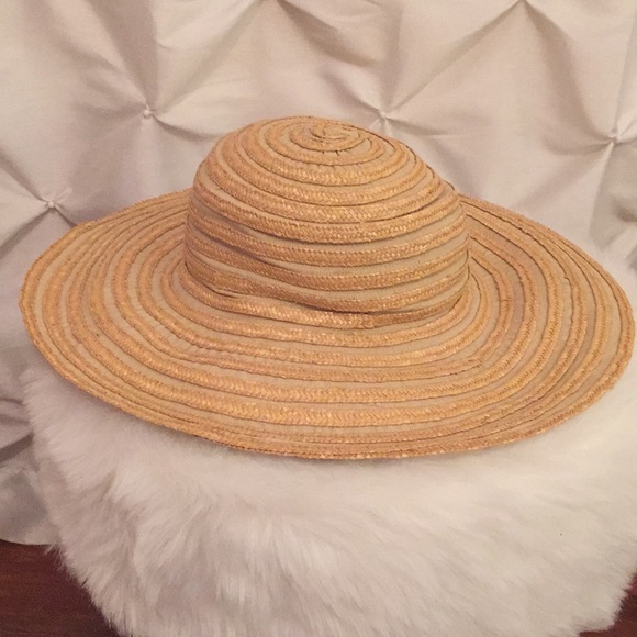 Hat - Spiral Straw Hat, Natural Straw Color. - Picture 4 of 5